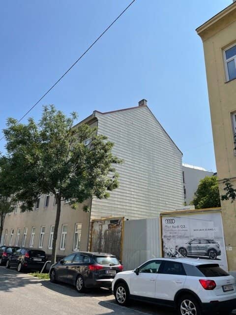 Attractive investment in 1220 Vienna + High-yield tenement building with development potential, adjacent building plot and additional development potential of around 900 m²