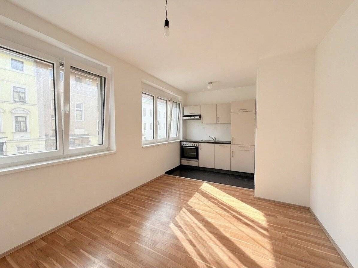 At U4 Friedensbrücke and Tram Stop Bright and Well Laid Out 2-Room Apartment