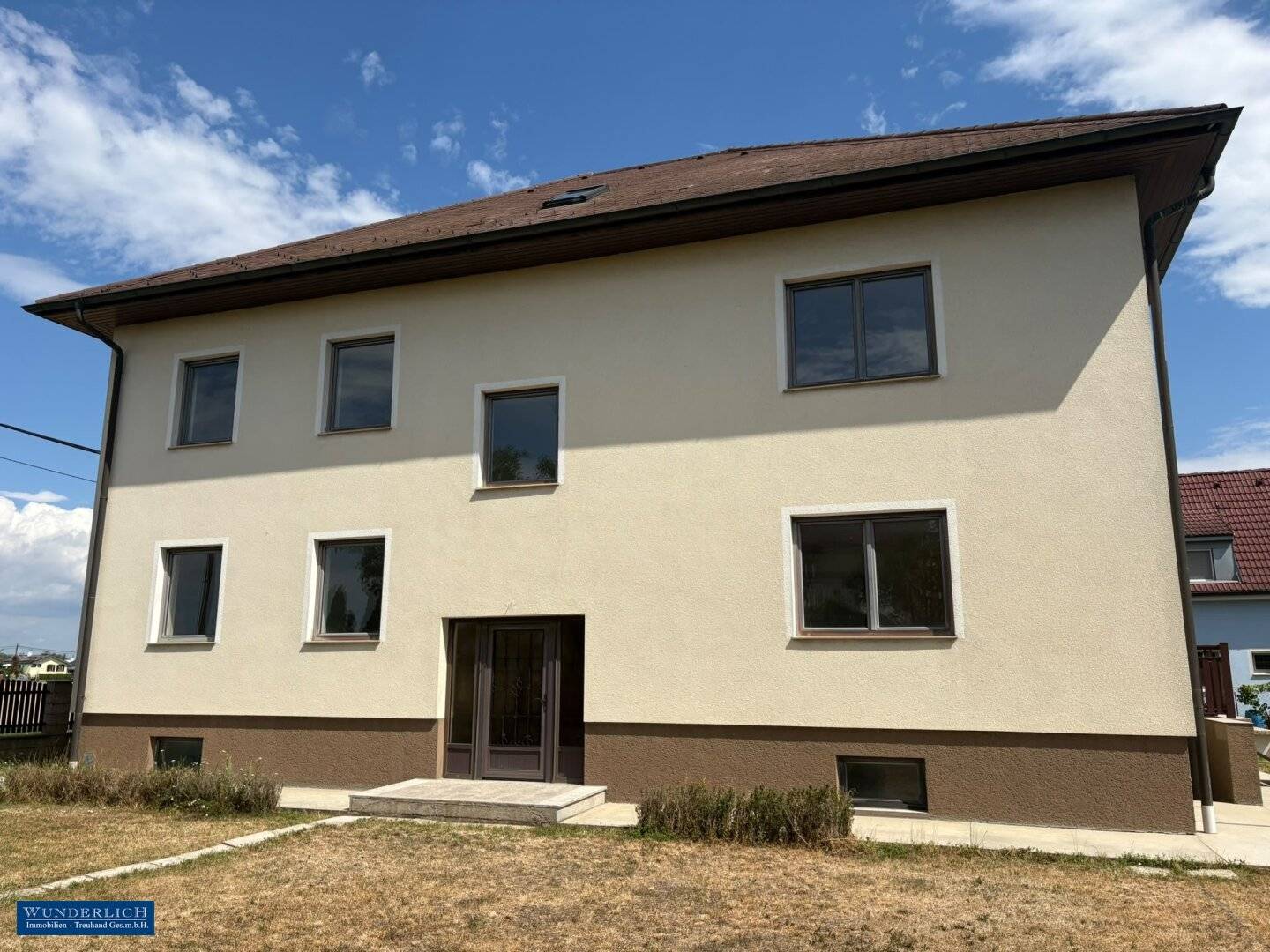 Huge two-family house with garden