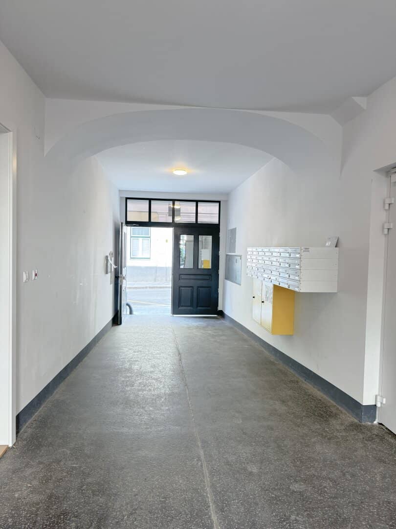 Investor hit Permanently! In a renovated building 2.5-room period apartment - permanently rented! with 3,8 % return