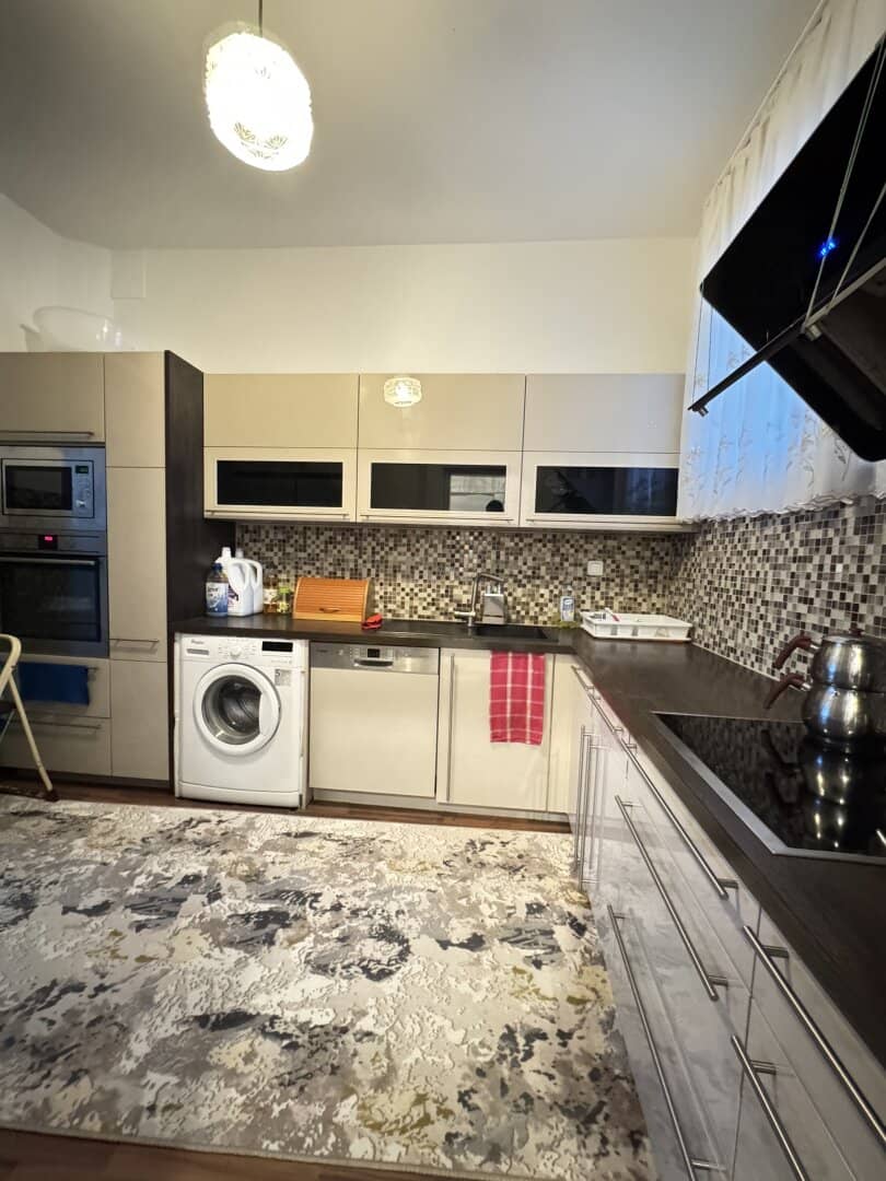 3.2% Yield Charming 2.5-Room Apartment with Ideal Layout in Top-Renovated Building - Permanently Let for Sale