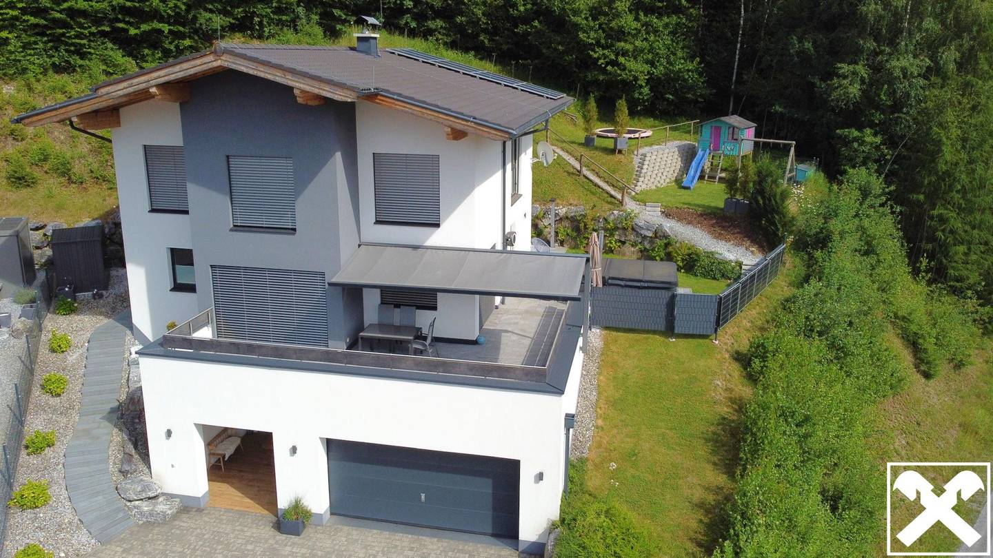 Familienwohnung mit Garten und Bergblick