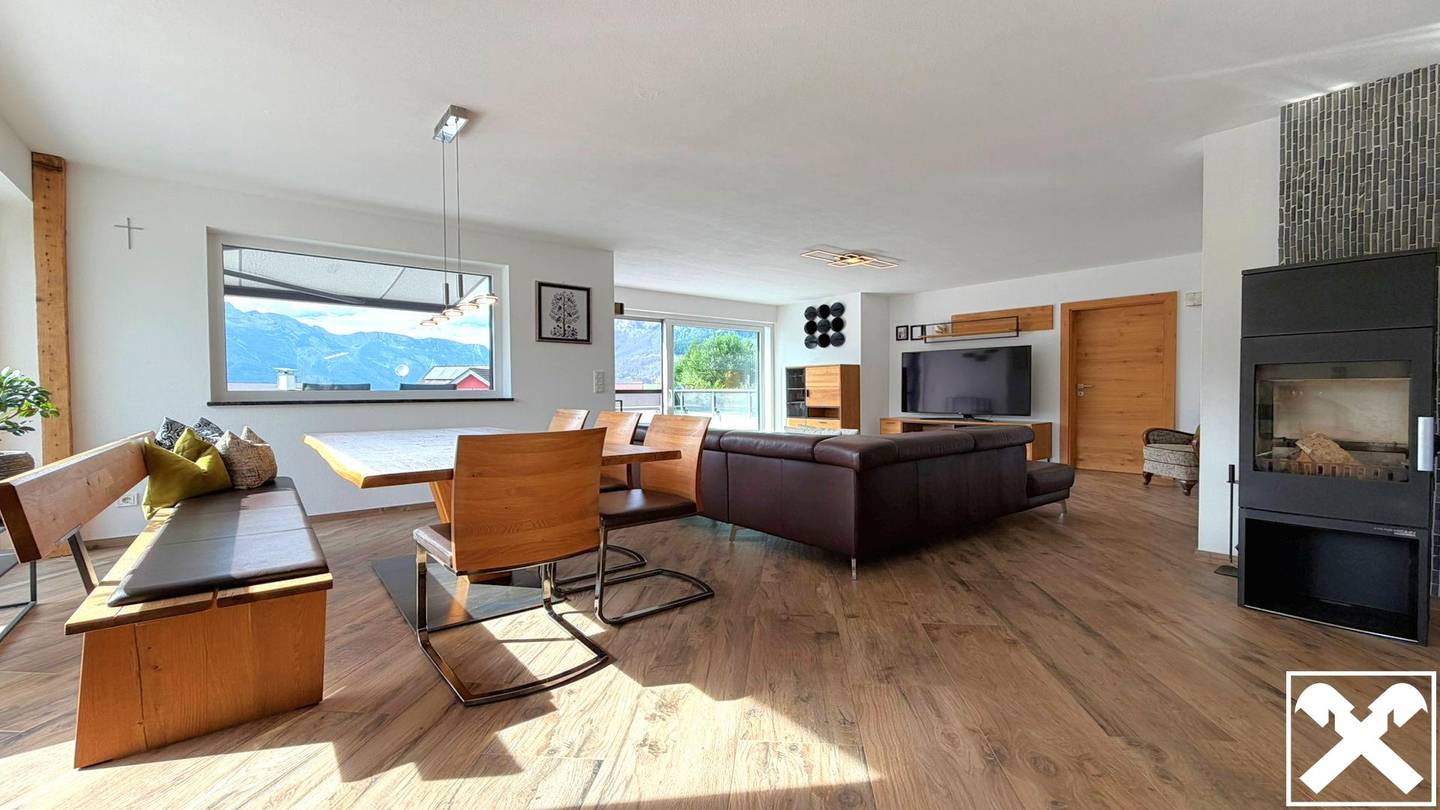 Familienwohnung mit Garten und Bergblick