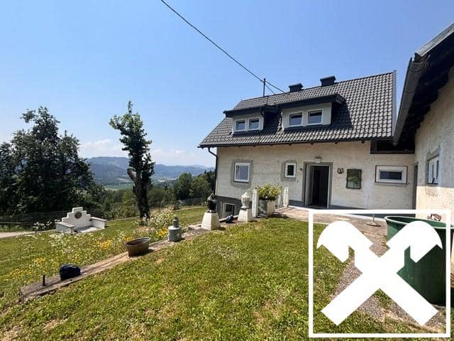 Sonnige Wohnung mit großem Grundstück und Aussicht