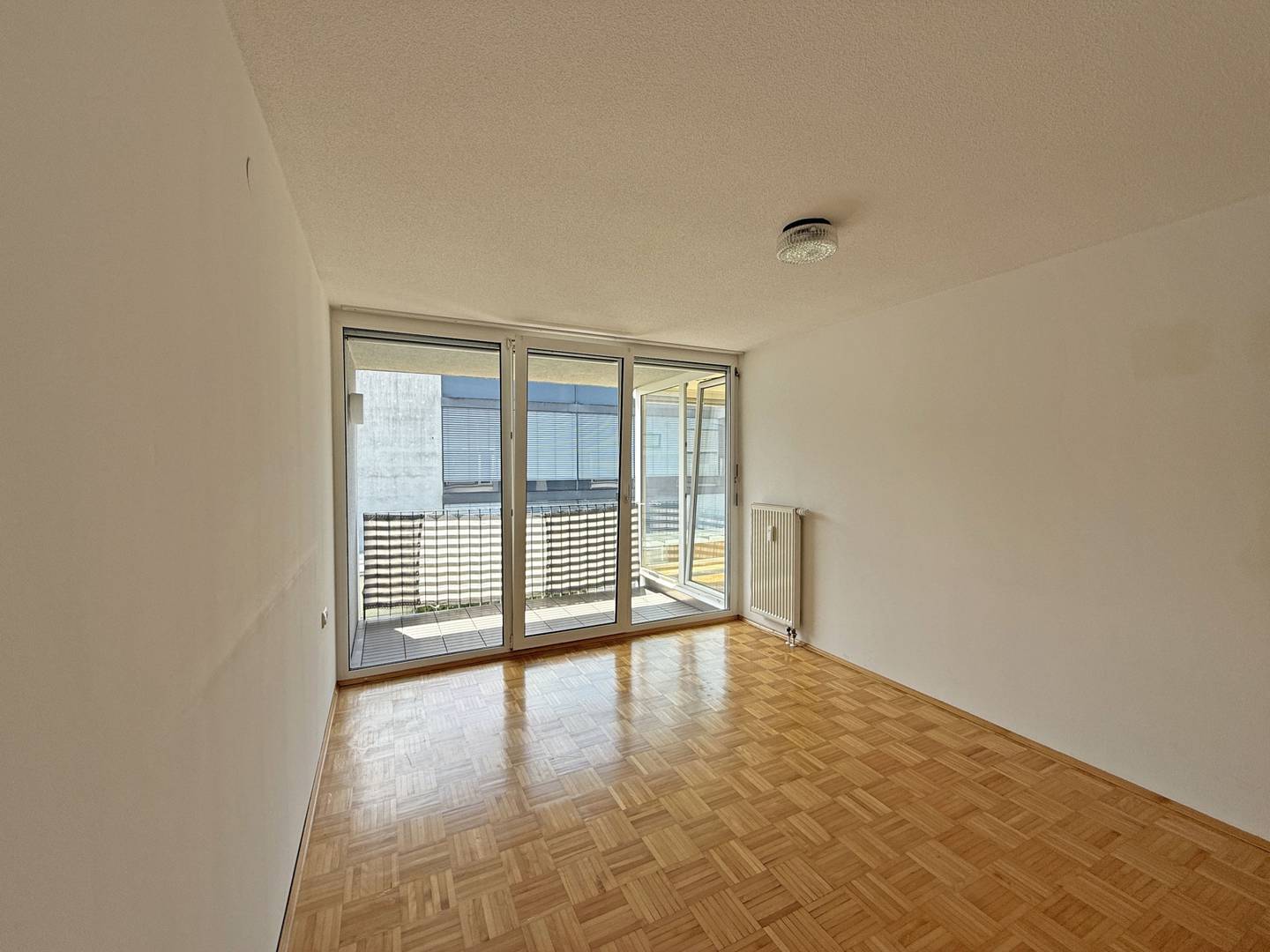 Central apartment in UNIQA Center with balcony