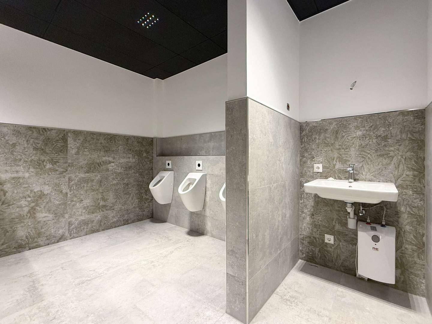 Modern first occupancy apartment with excellent transport links