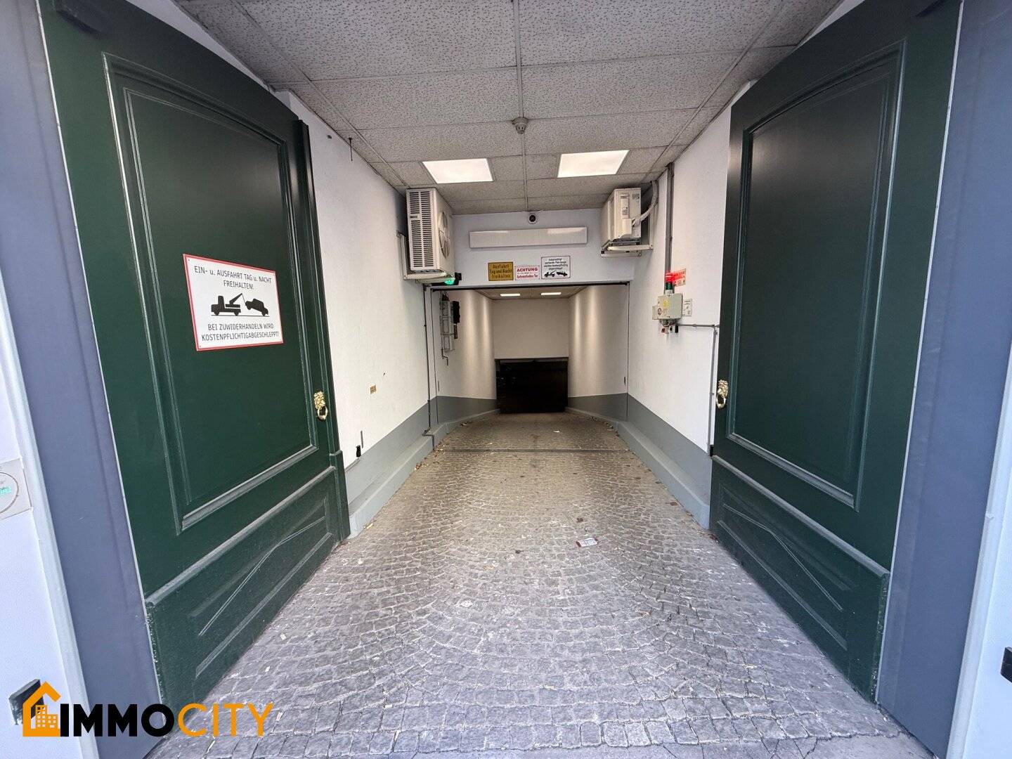 Garage parking spaces for rent in central Josefstadt location – Albertgasse 31, 1080 Vienna