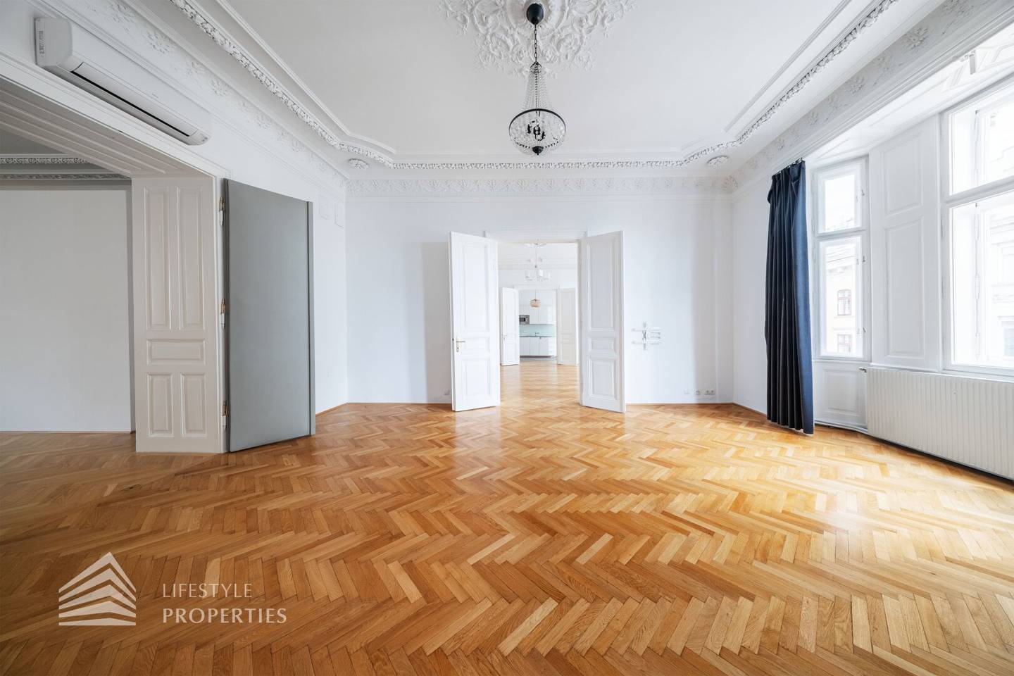 Light-flooded 4-room office, near Votivkirche