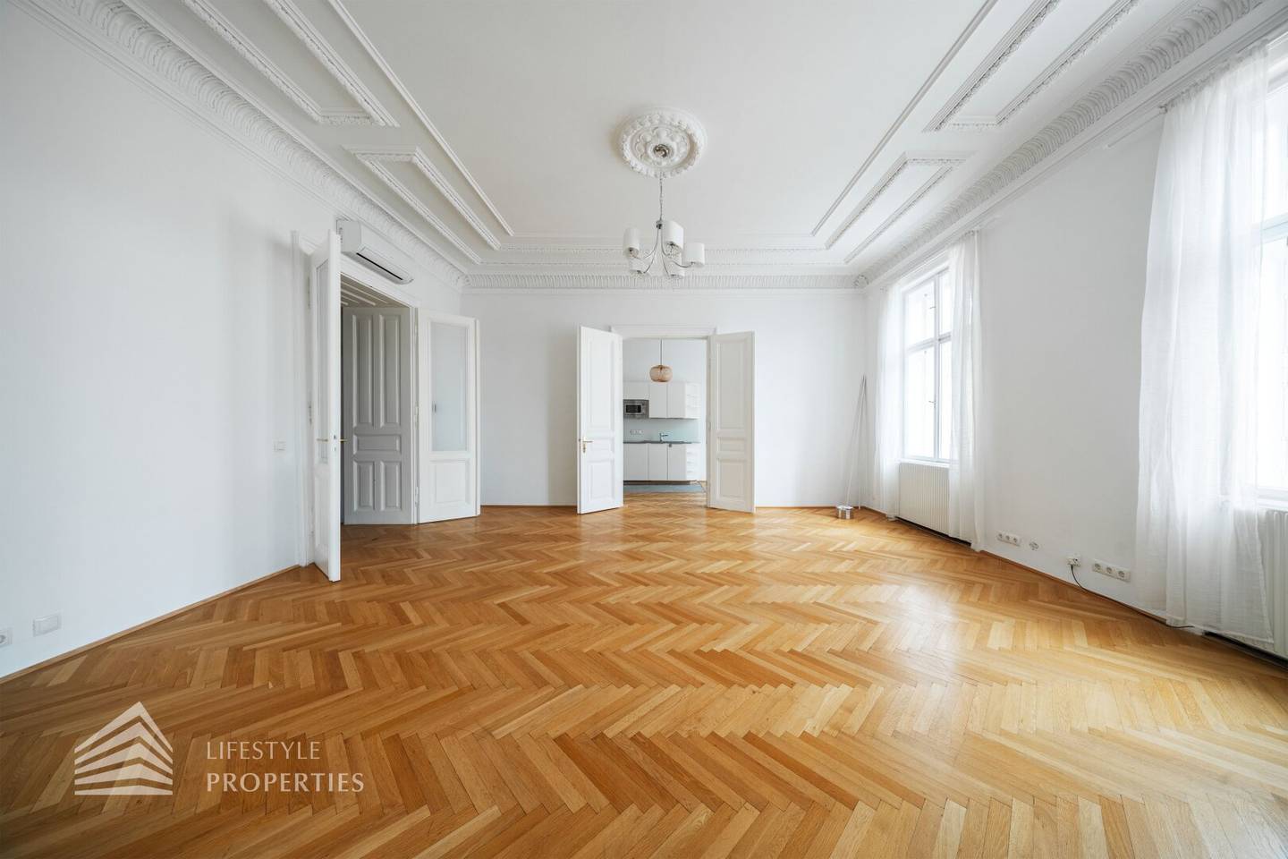 Light-flooded 4-room office, near Votivkirche