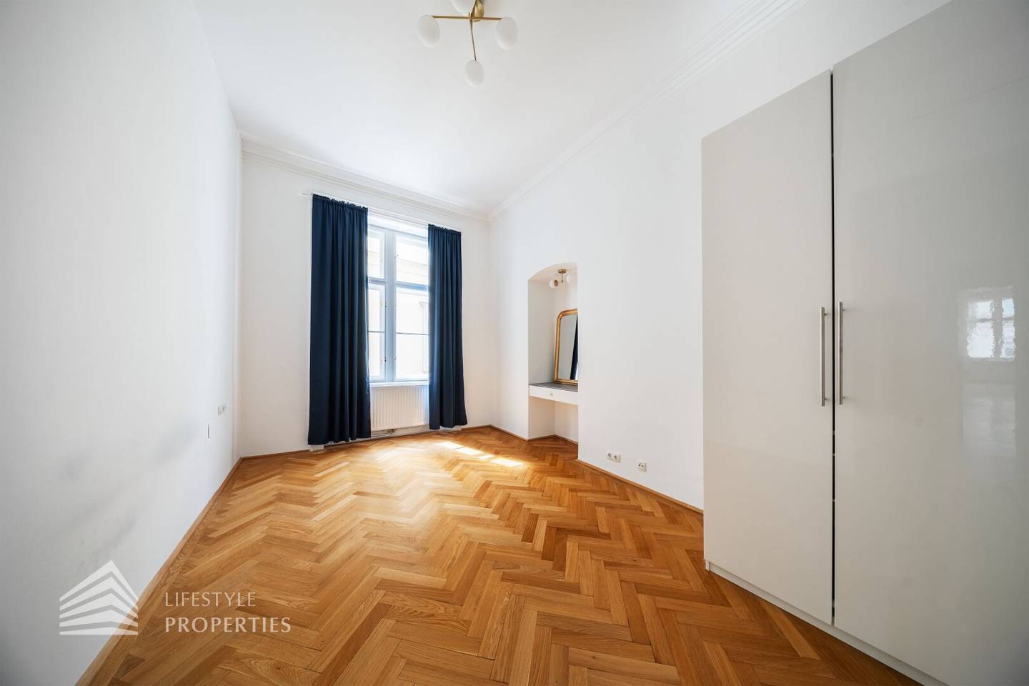 Light-flooded 4-room office, near Votivkirche