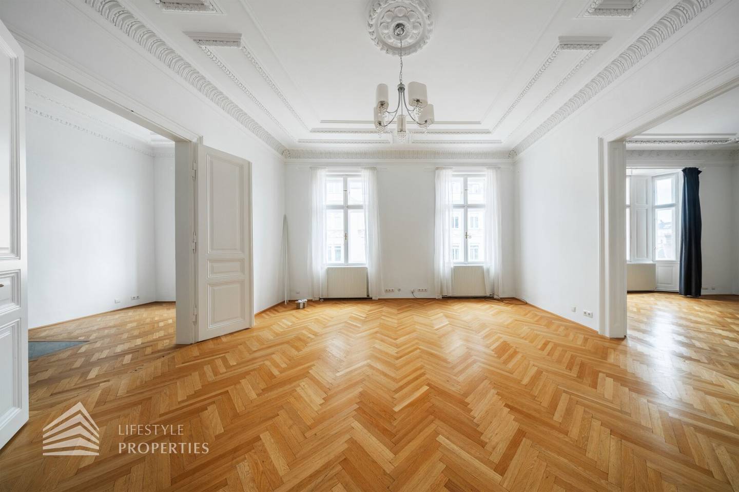 Bright 4-room apartment near Votivkirche