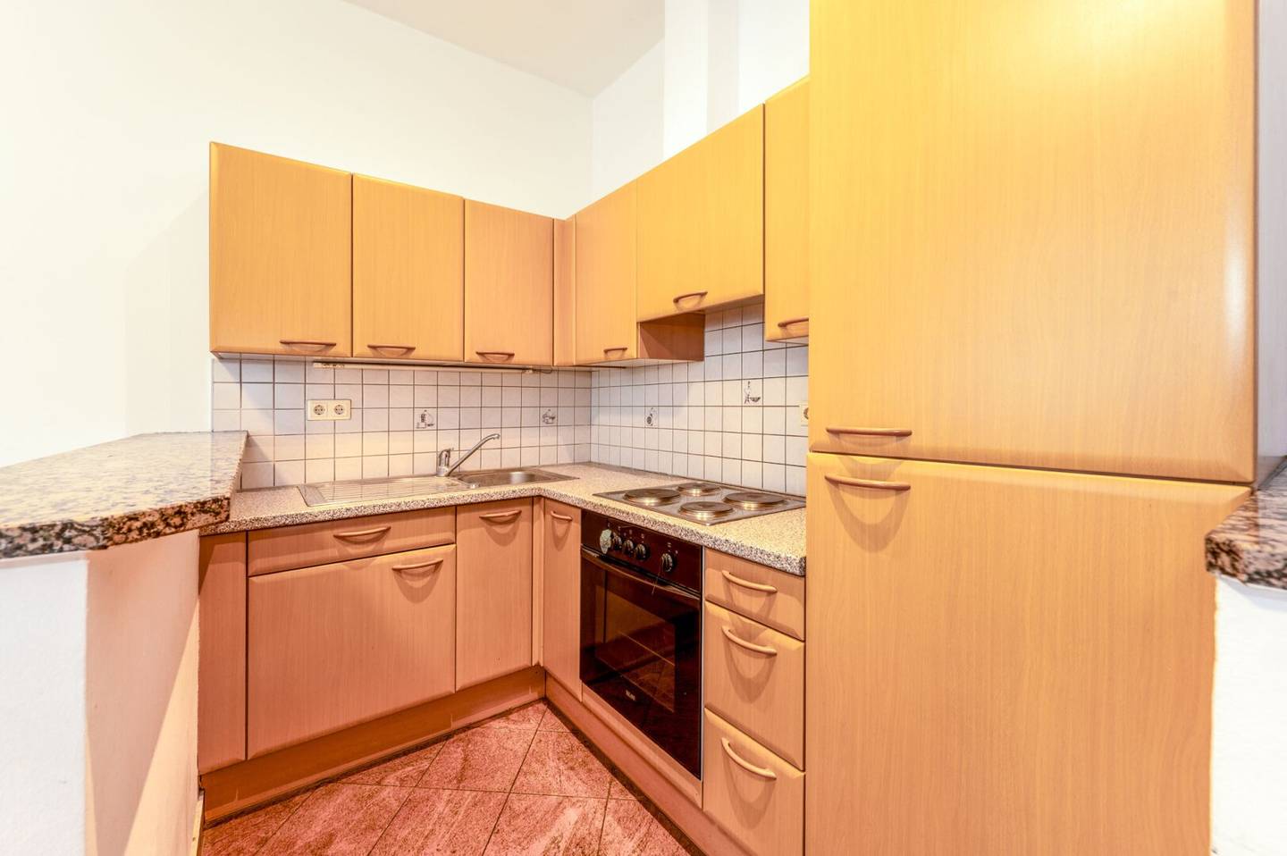 Old building apartment with 2 rooms and shared terrace