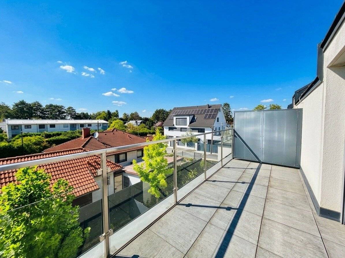 Terraced house with roof terrace views – Your dream home awaits!