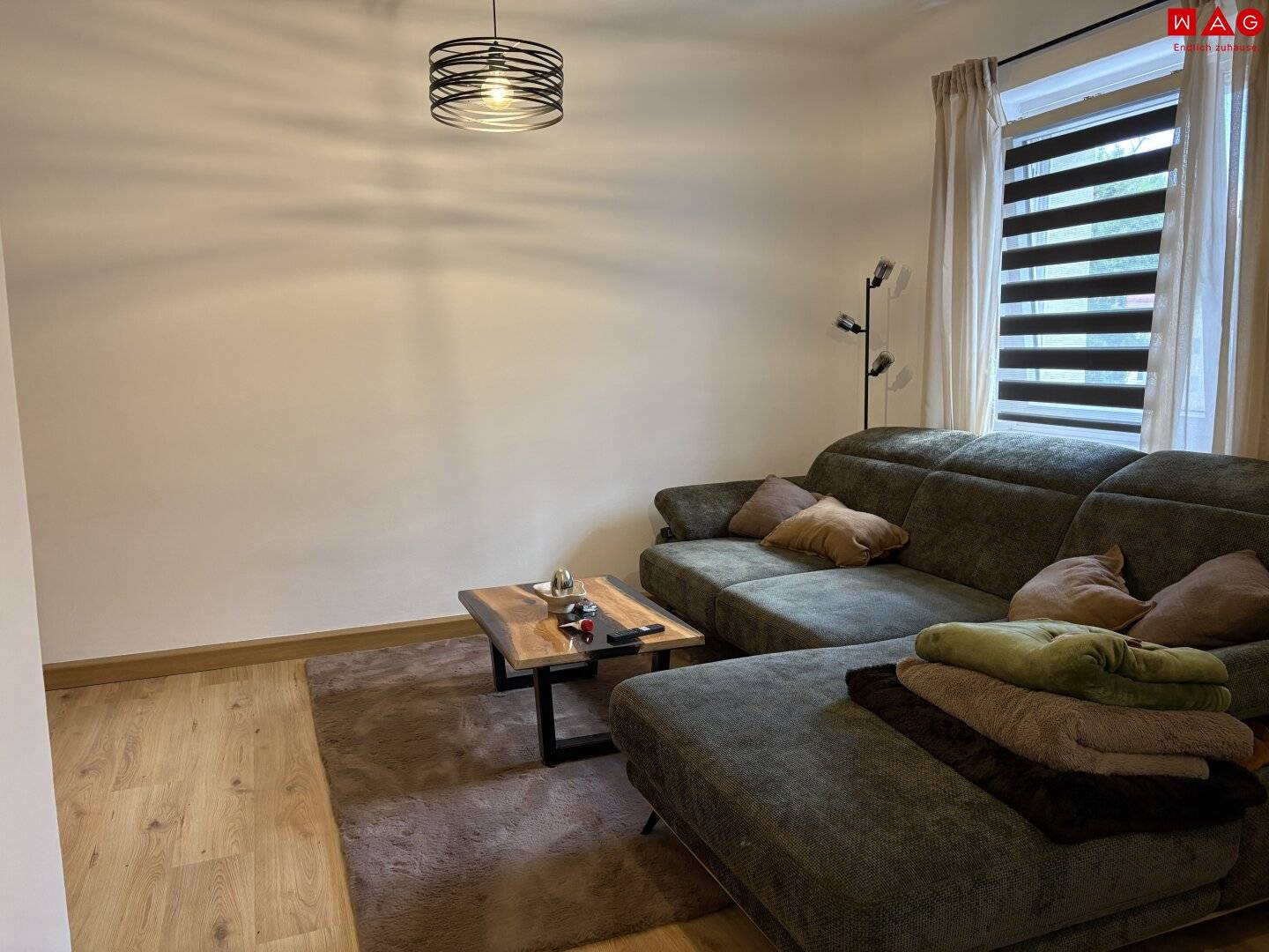 Modern retreat for small families, nature lovers and city lovers! High-quality renovation and a great layout offer optimal living comfort for various needs