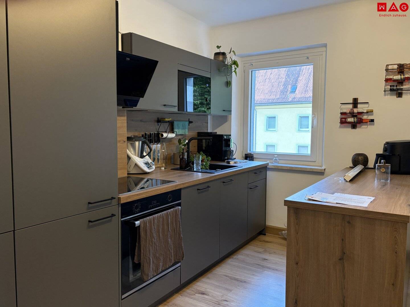 Modern retreat for small families, nature lovers and city lovers! High-quality renovation and a great layout offer optimal living comfort for various needs