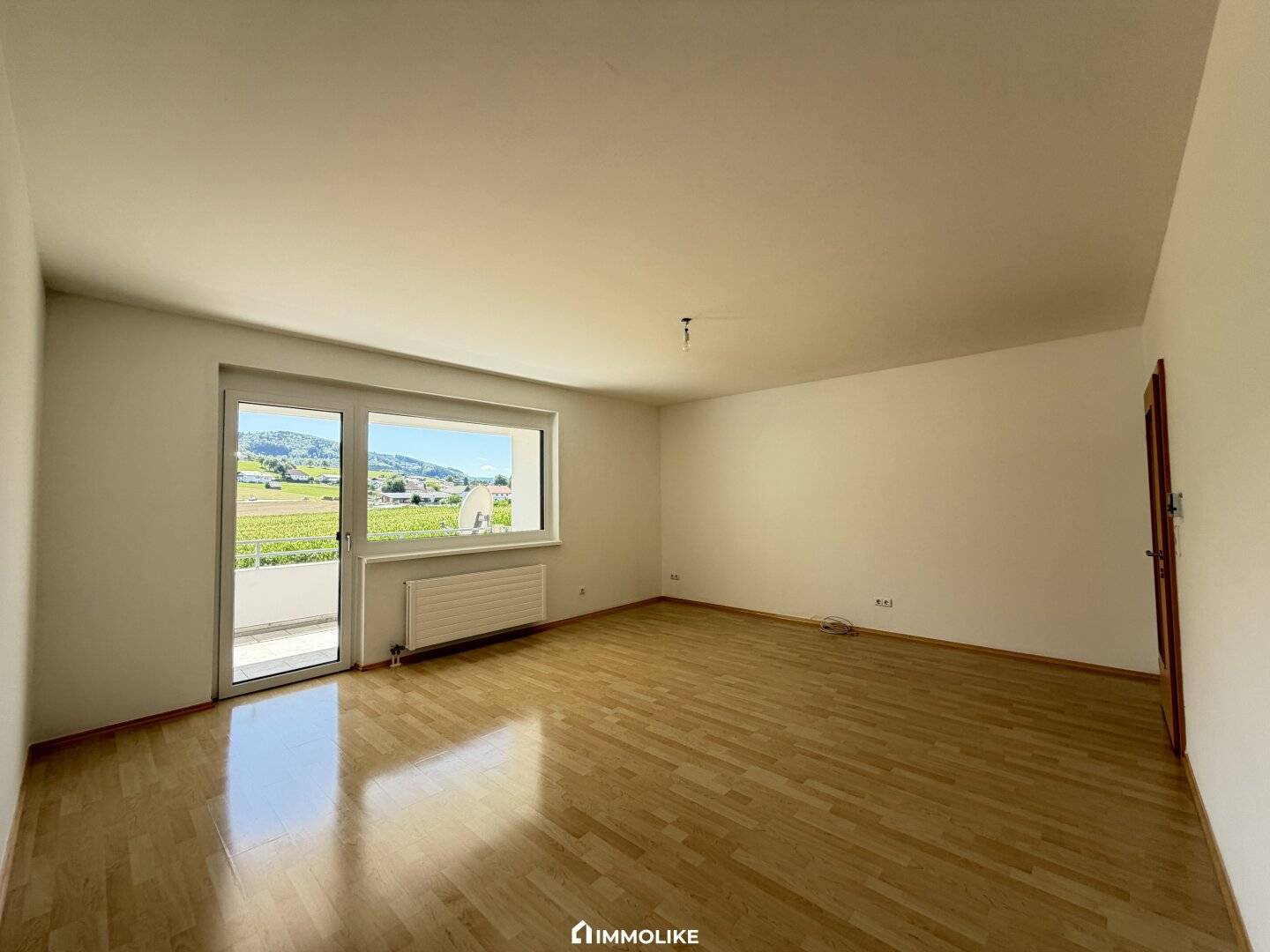 Traumhafte 4,5-Zimmer-Eigentumswohnung mit Panorama-Grün- &amp; Bergblick, Südwest-Loggia und Carport
