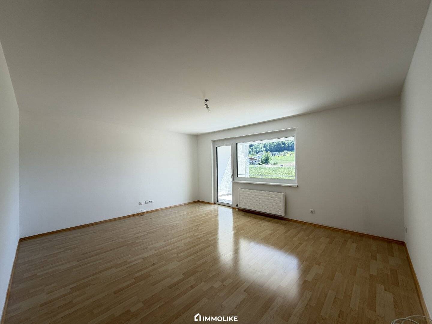 Traumhafte 4,5-Zimmer-Eigentumswohnung mit Panorama-Grün- &amp; Bergblick, Südwest-Loggia und Carport