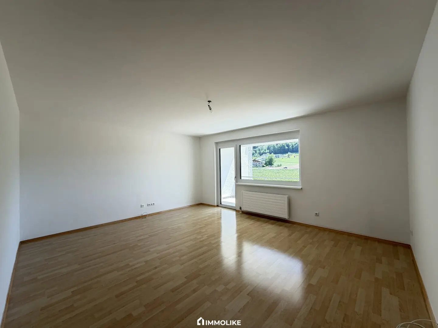 Dreamlike 4.5-room condominium with panoramic green and mountain view, southwest loggia and carport