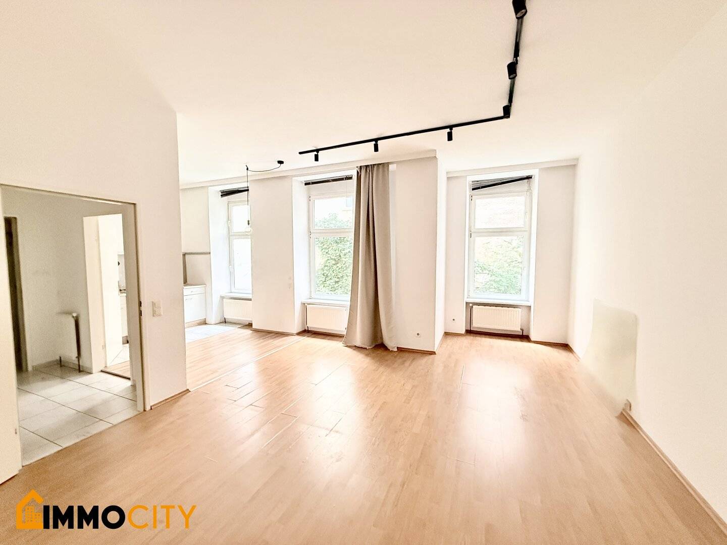 Attractive period apartment 1.5 rooms in the 8th District – courtyard-facing quiet location in Albertgasse