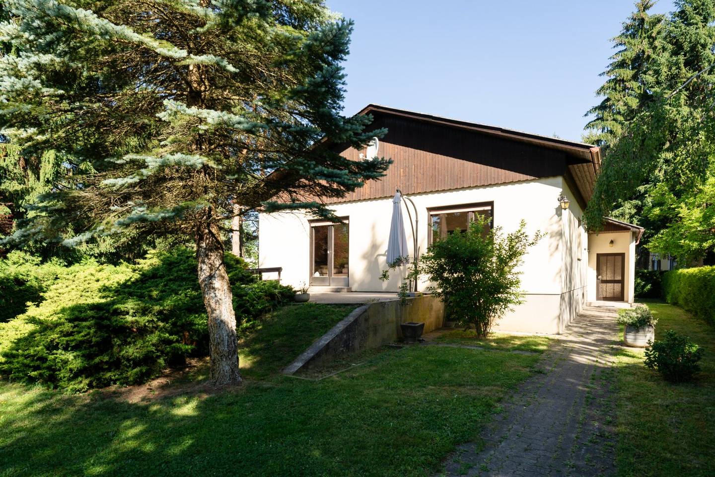 Home in the Green: Charming single-family house on generous 1.065m² plot in Graz St. Peter
