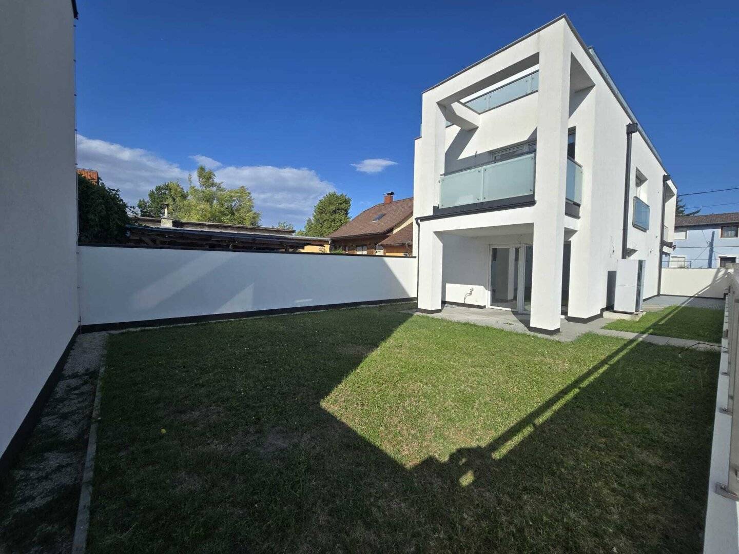 +Perfektes Lichtdurchflutetes Generationenhaus+7 Zimmer, 4 WCs+3 Bäder+ Eigengarten+separate Luxus-Etage+