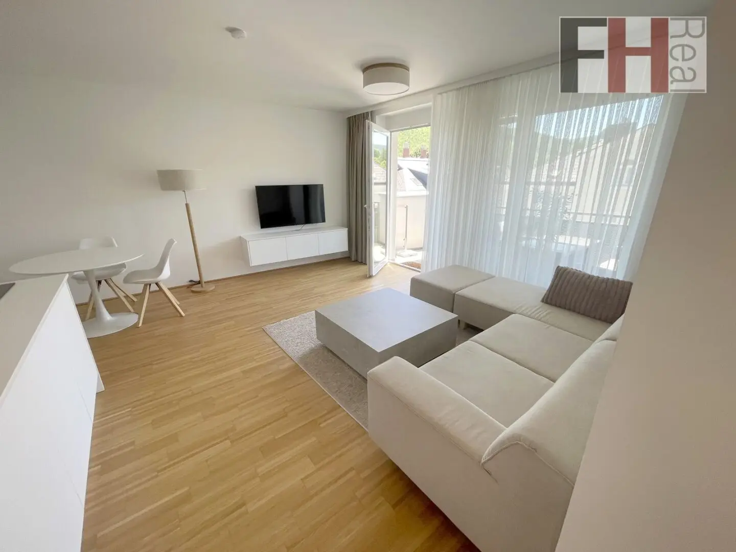 Neuwertige 4-Zimmer Wohnung mit großem Balkon im Zentrum von Purkersdorf