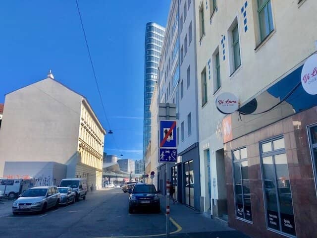RENTAL APARTMENT - Glorious 3-room Period Apartment - Near Vienna Main Station - Favoritenstraße Pedestrian Zone