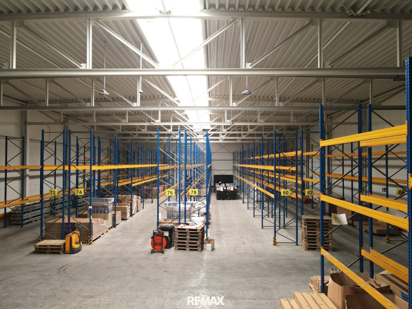 Modern warehouse and commercial hall with 2,500 m² outdoor area and excellent transport links in Wolfsberg