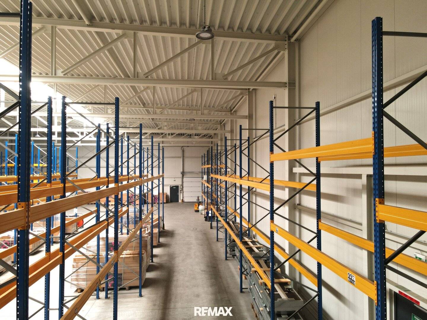 Modern warehouse and commercial hall with 2,500 m² outdoor area and excellent transport links in Wolfsberg