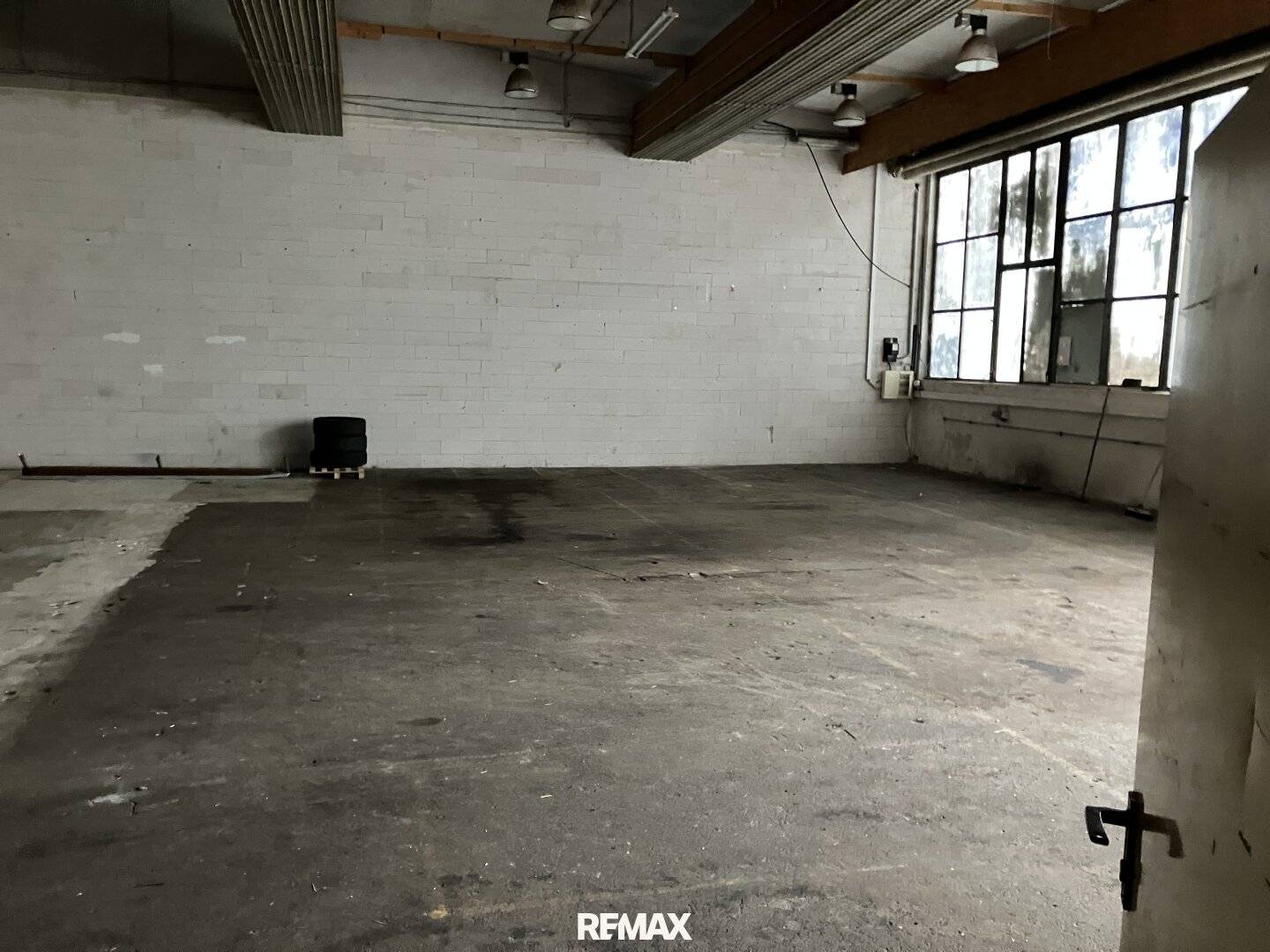 Warehouse, Commercial Business 421 m²