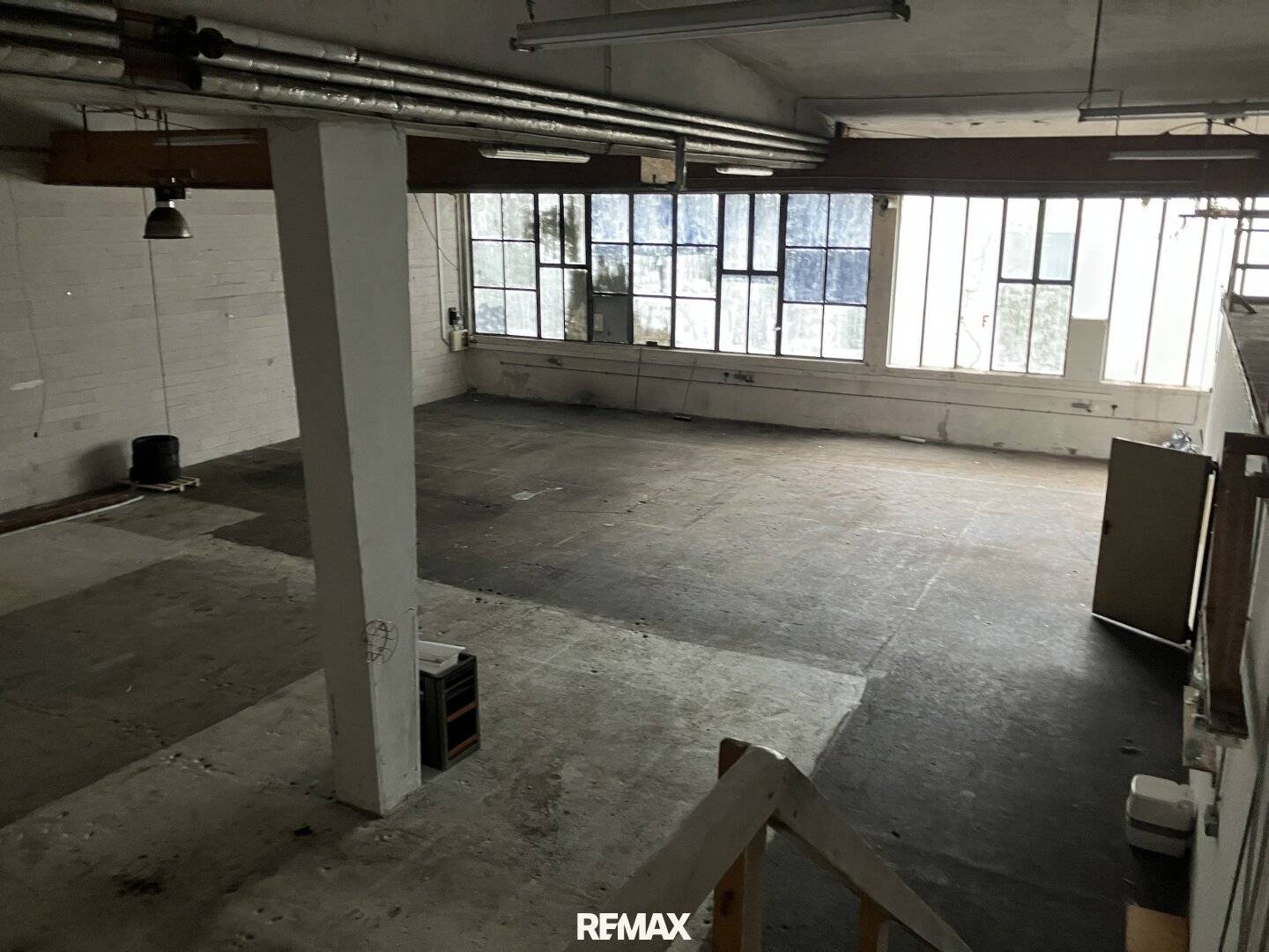 Warehouse, Commercial Business 421 m²
