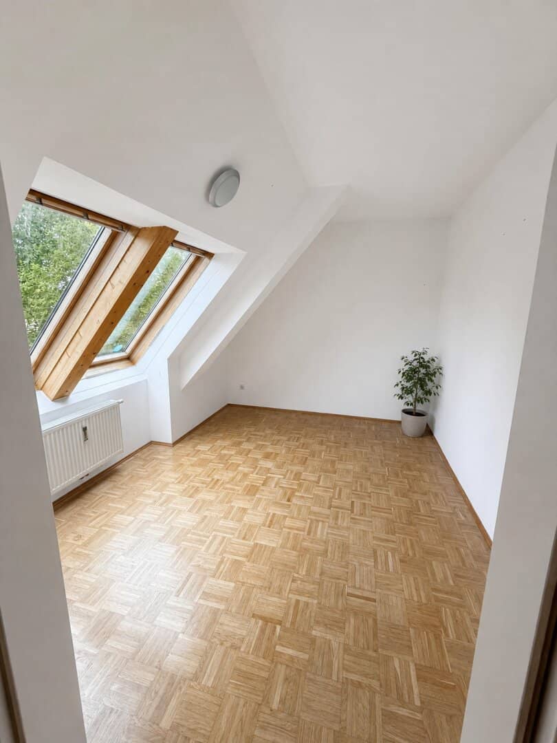 Schloss Eggenberg as Neighborhood, Attic Floor with 4 Rooms, Balcony, Parking Space