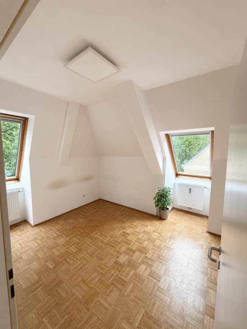 Schloss Eggenberg as Neighborhood, Attic Floor with 4 Rooms, Balcony, Parking Space