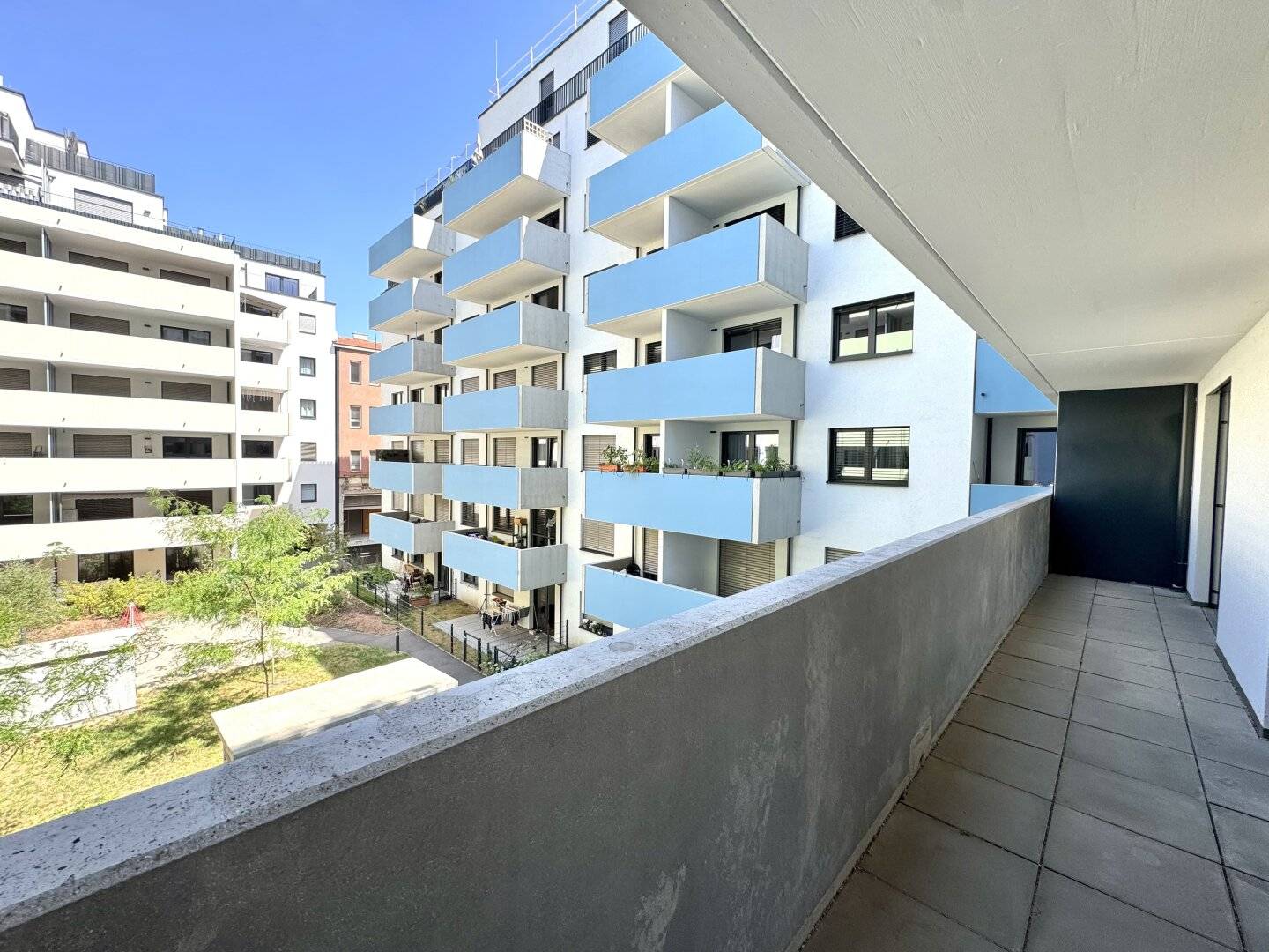 3-room apartment with courtyard-facing loggia on Dresdner Straße