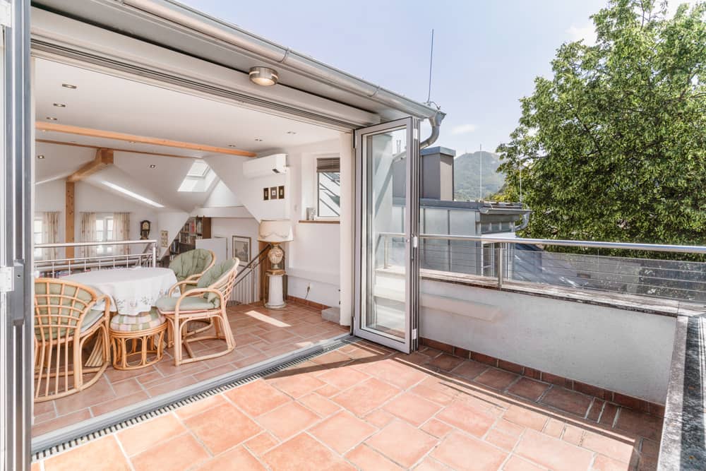 Dachgeschosswohnung with roof terrace and fortress view