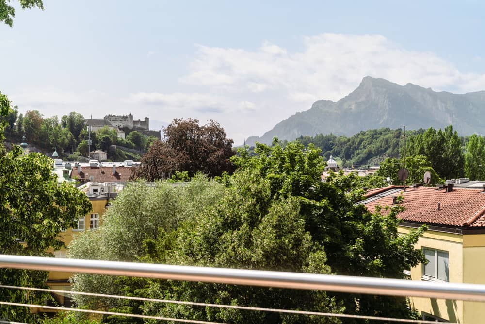 Dachgeschosswohnung with roof terrace and fortress view