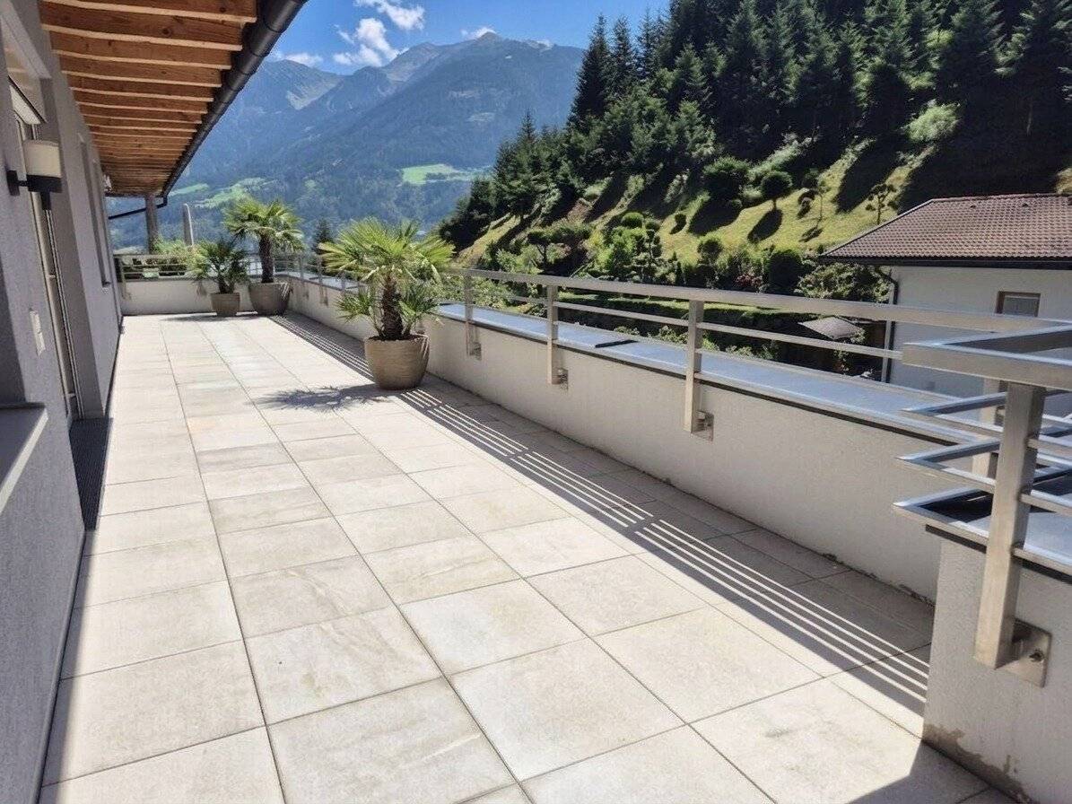 Top-Gelegenheit ! Neuwertige Penthouse-Wohnung mit 2 Tiefgaragenabstellplätzen.