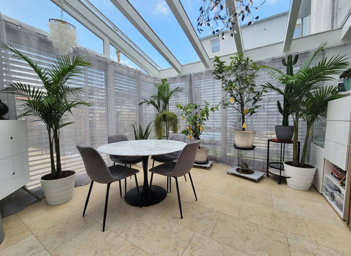 Investment Apartment Modern Maisonette with Wintergarden, Garden and Terrace with Whirlpool