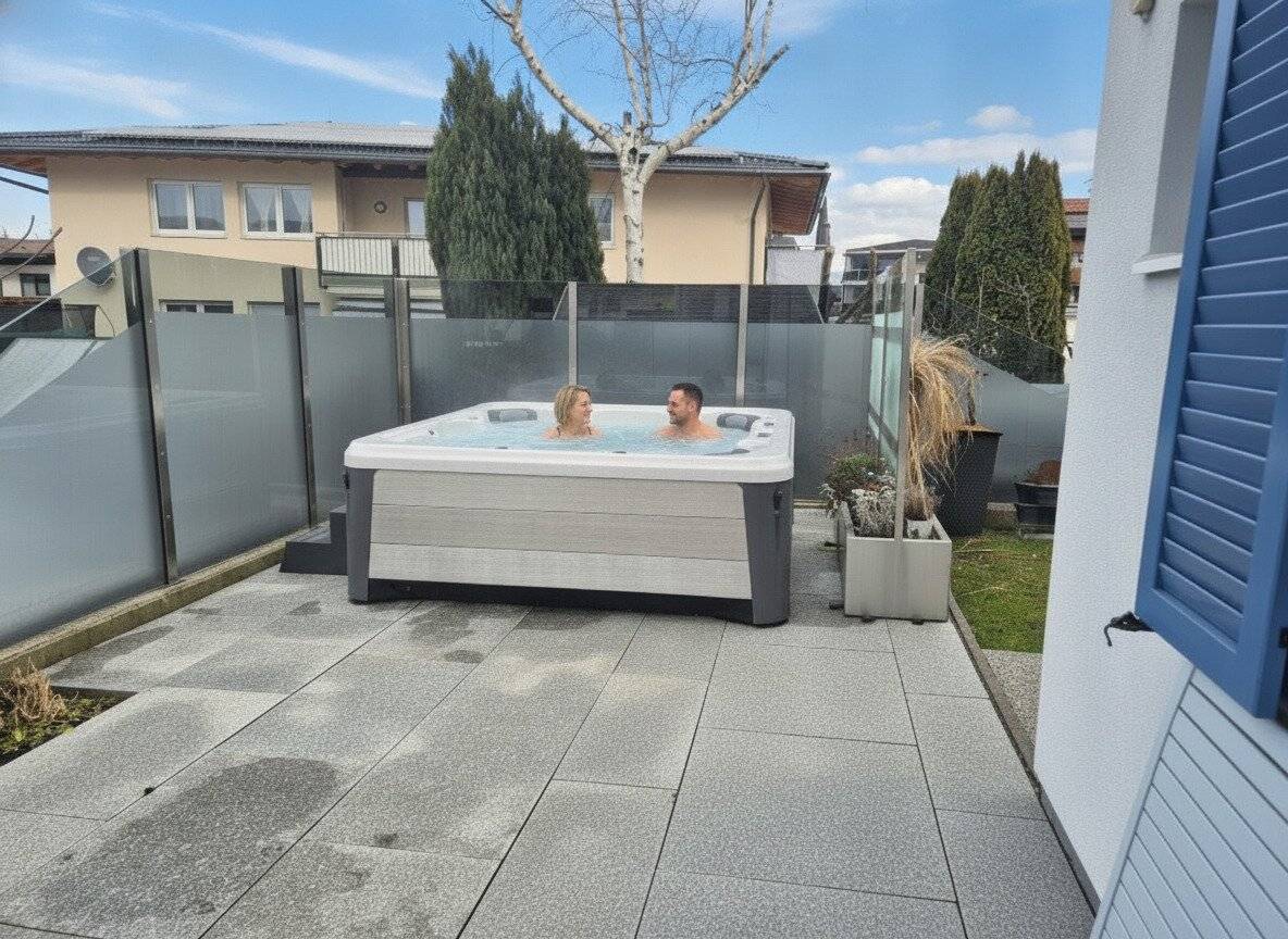 Investment Apartment Modern Maisonette with Wintergarden, Garden and Terrace with Whirlpool