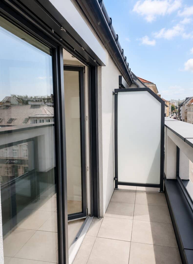 modern first occupancy with small terrace - for investors or owner-occupiers