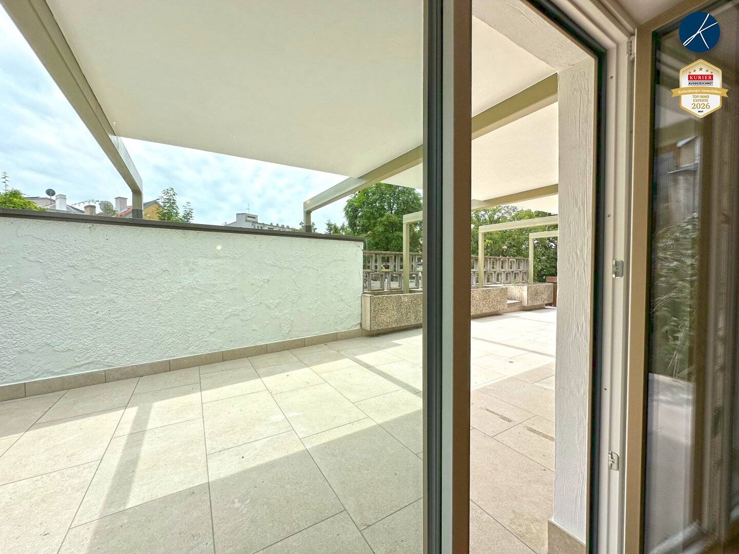 Center: 3-room apartment with 57m² terrace Garage possible