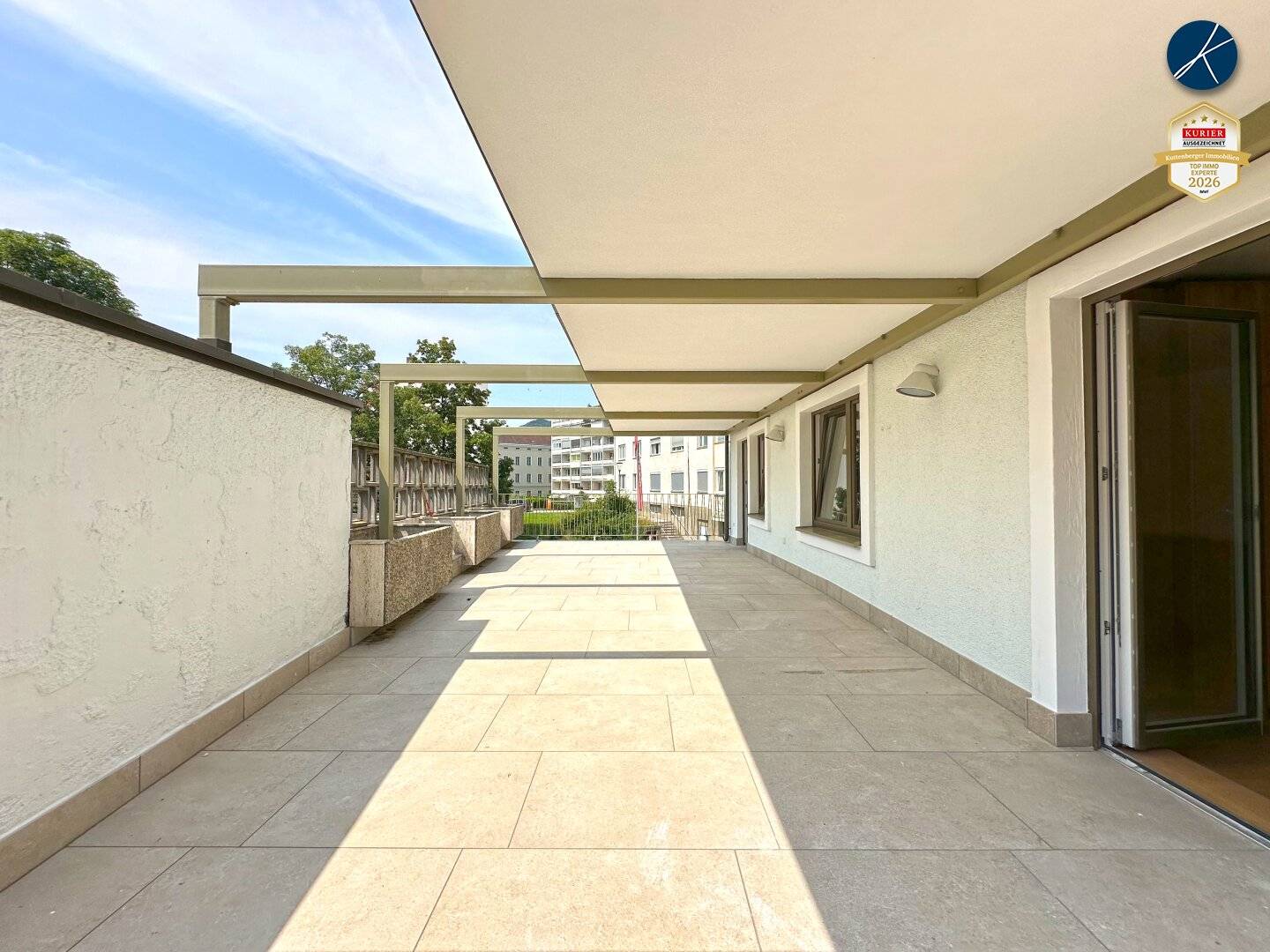 Center: 3-room apartment with 57m² terrace Garage possible