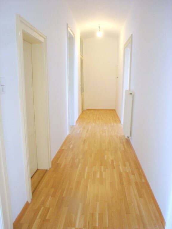 Old building apartment - Simply beautiful to live here.