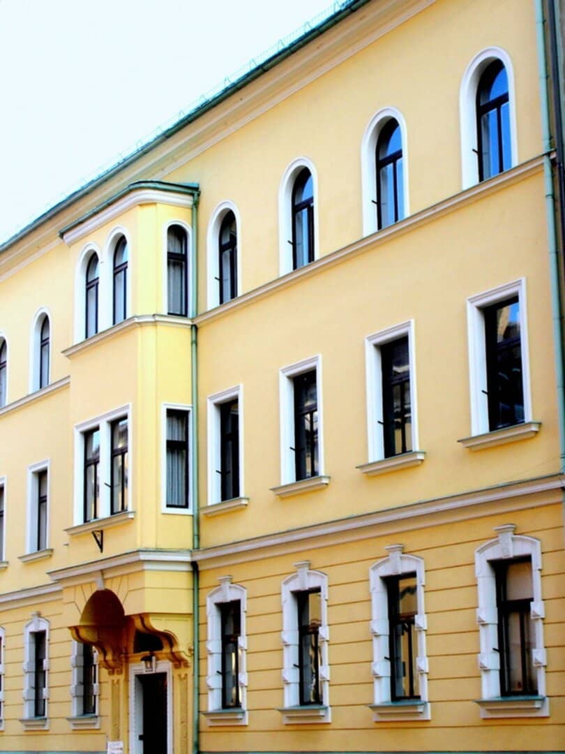 Old building apartment - Simply beautiful to live here.