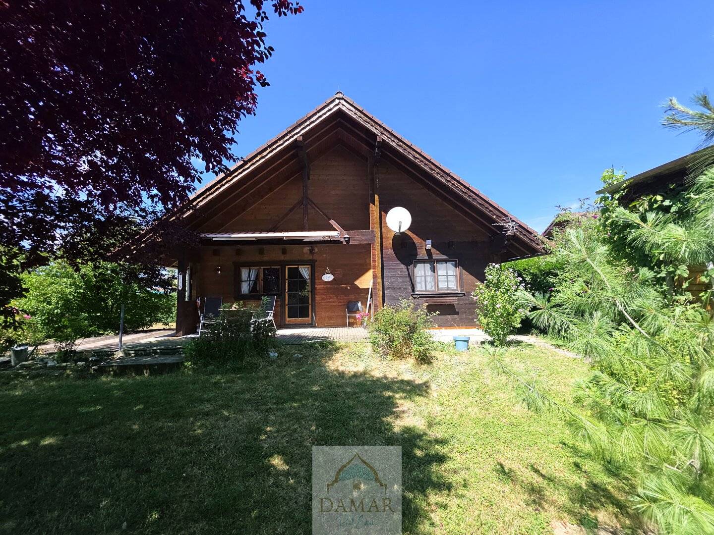 Wooden house with garden and lake access – Live where others vacation