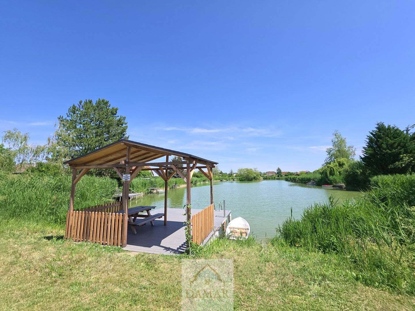Wooden house with garden and lake access – Live where others vacation