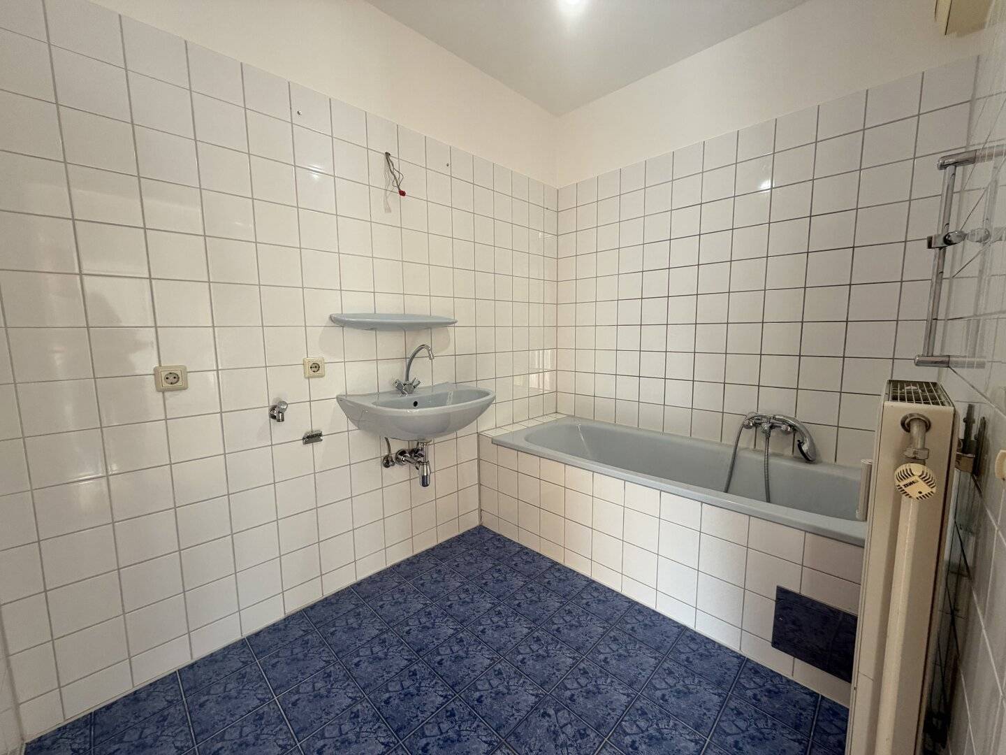 Apartment in need of renovation - immediately available | Near U6