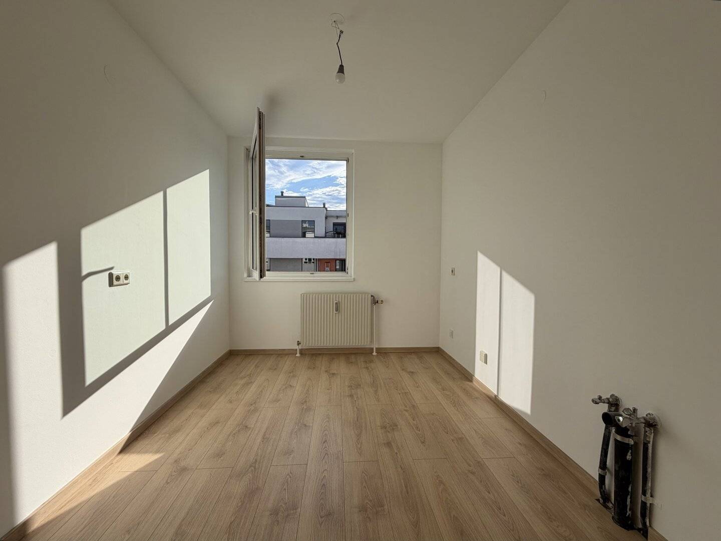 Apartment in need of renovation - immediately available | Near U6