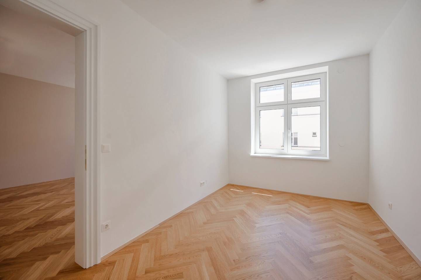 ++NEW++ Fantastic 2-room old building first occupancy in great location