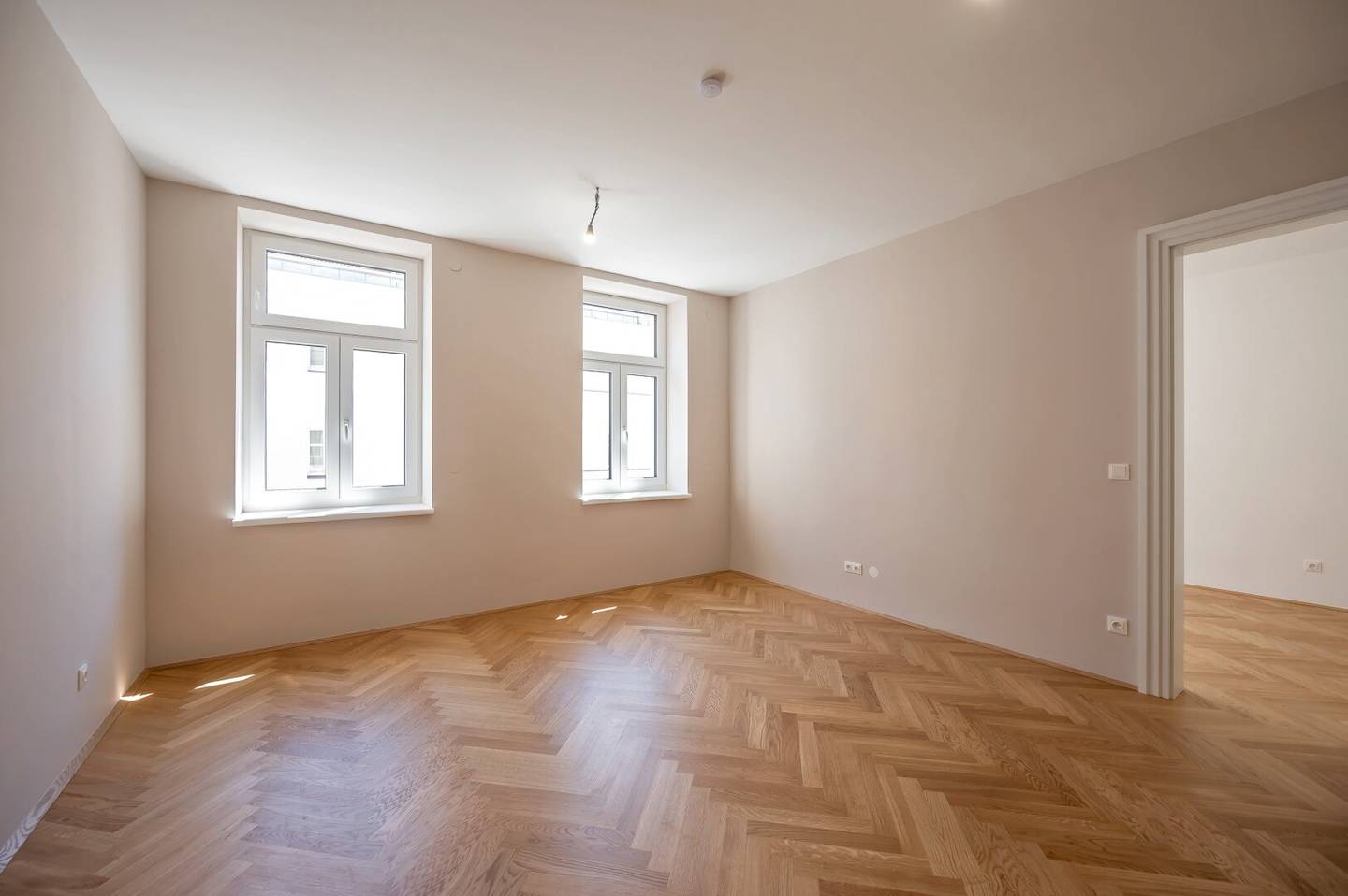 ++NEW++ Fantastic 2-room old building first occupancy in great location